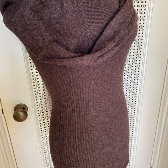 Express Chocolate V-Neck Women's Sweater - Picture 4 of 13